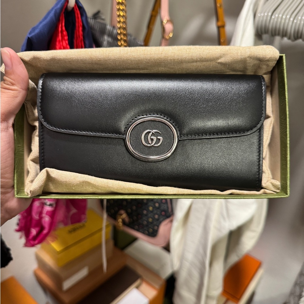 ❌❌SOLD❌❌NWT GUCCI  BLACK LEATHER WALLET